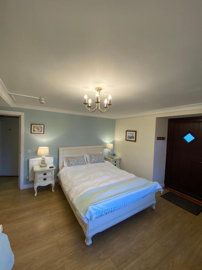 Bed and Breakfast Blackthorn Farm Холихед Экстерьер фото