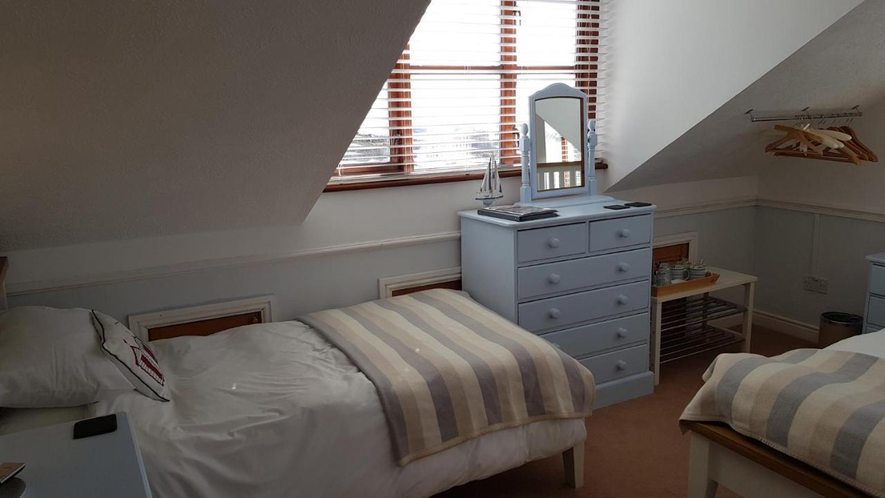 Bed and Breakfast Blackthorn Farm Холихед Экстерьер фото